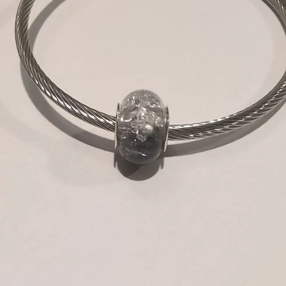 Silver Black and‎ White 